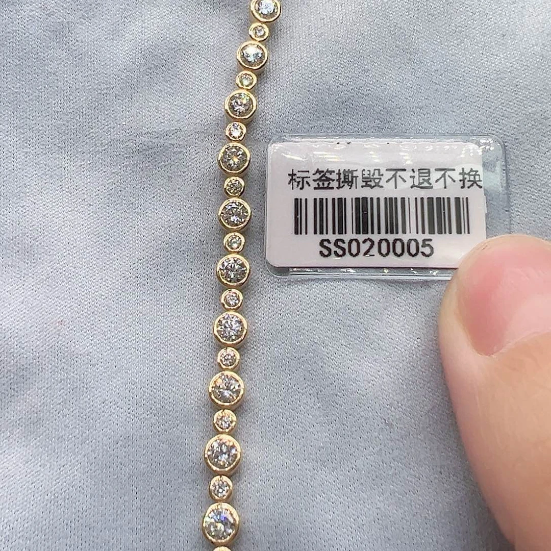李***念18K金镶嵌套链实验室培育钻石单颗12分，泡泡手链
