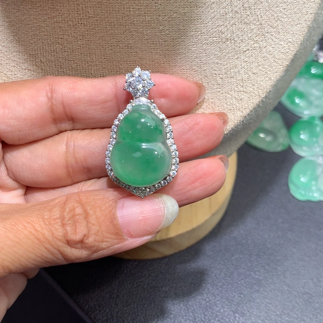 颈饰银S925镶嵌石英质玉（非洲翠）