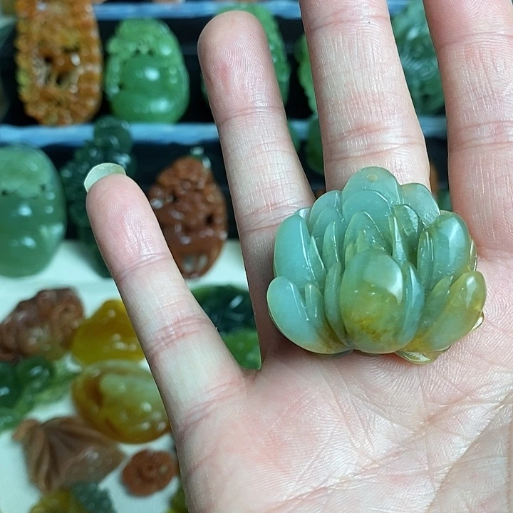 未镶嵌蛇纹石玉颈饰