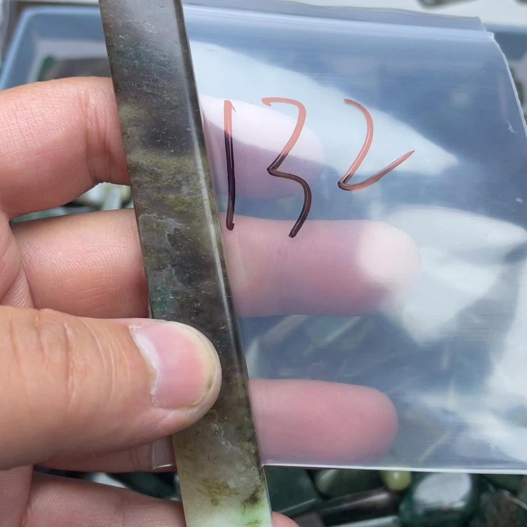 独山玉未镶嵌珠宝半成品