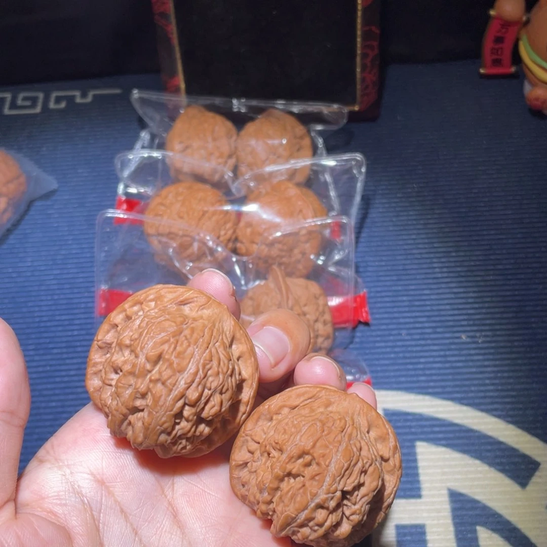 文玩核桃吊坠全品红狮子40