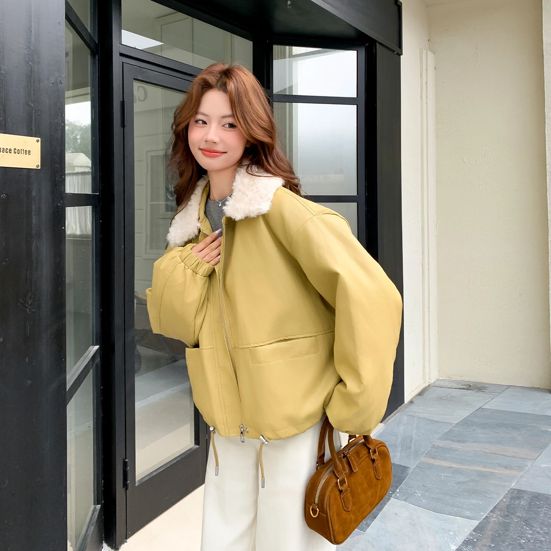 黄色羊羔毛翻领皮衣羽绒服外套女2025冬季新款甜酷炸街加厚派克服