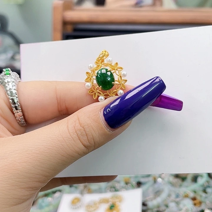 翡翠手镯未镶嵌天然翡翠A货