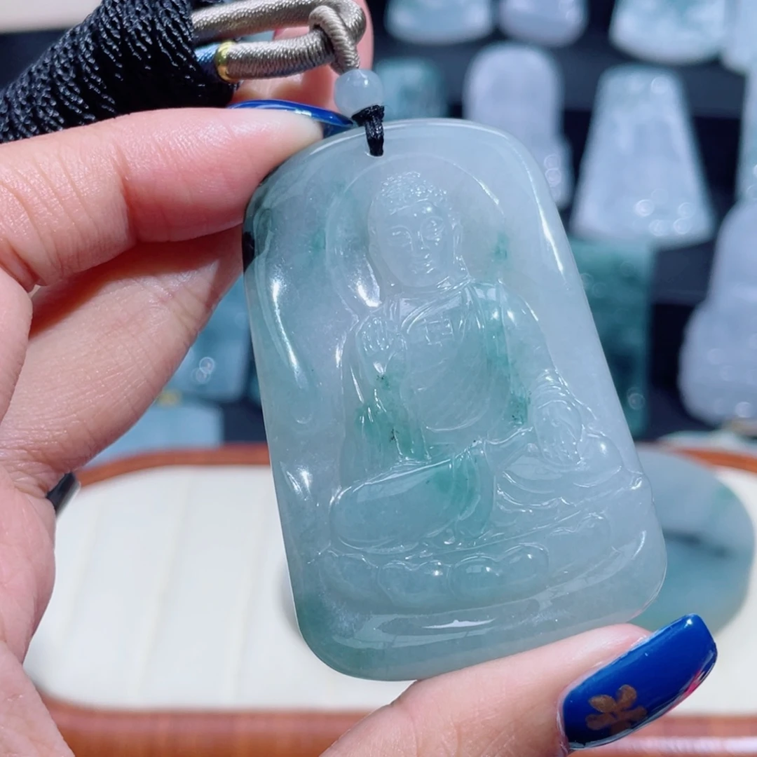 勤***歌翡翠未镶嵌颈饰阿弥