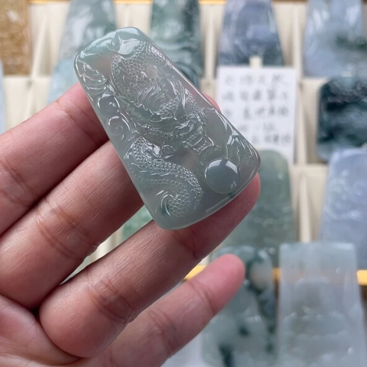 翡翠未镶嵌颈饰玉