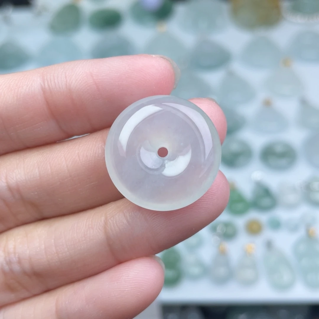 翡翠未镶嵌颈饰平安扣