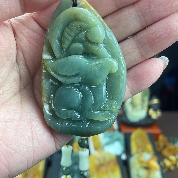 蛇纹石玉未镶嵌颈饰