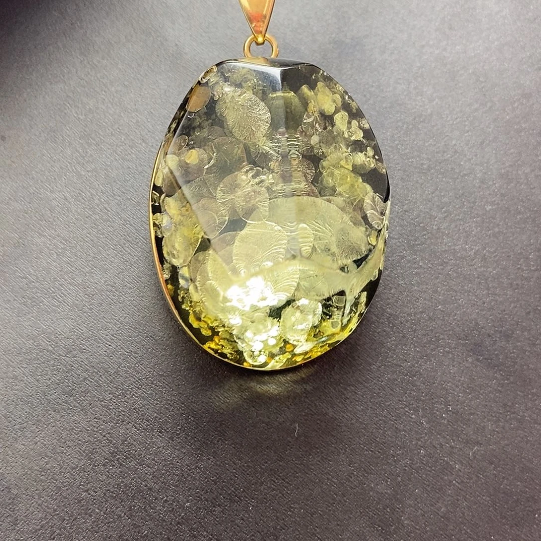 琥珀未镶嵌裸石吊坠