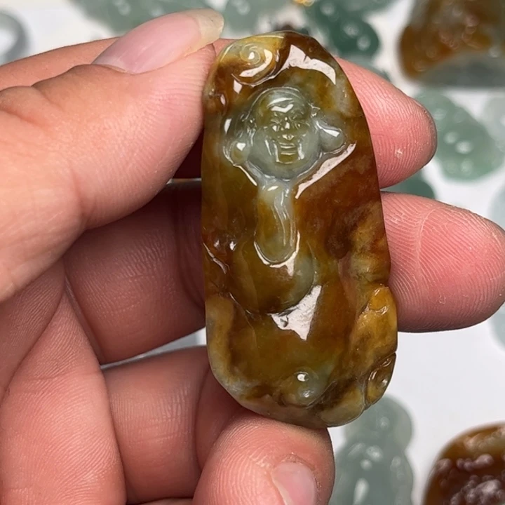 翡翠未镶嵌颈饰佛