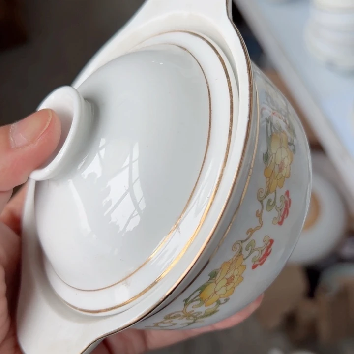 盘果果黄缠枝陶瓷