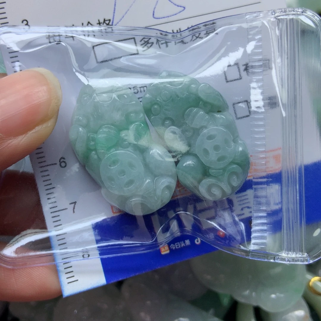 翡翠颈饰未镶嵌天然翡翠