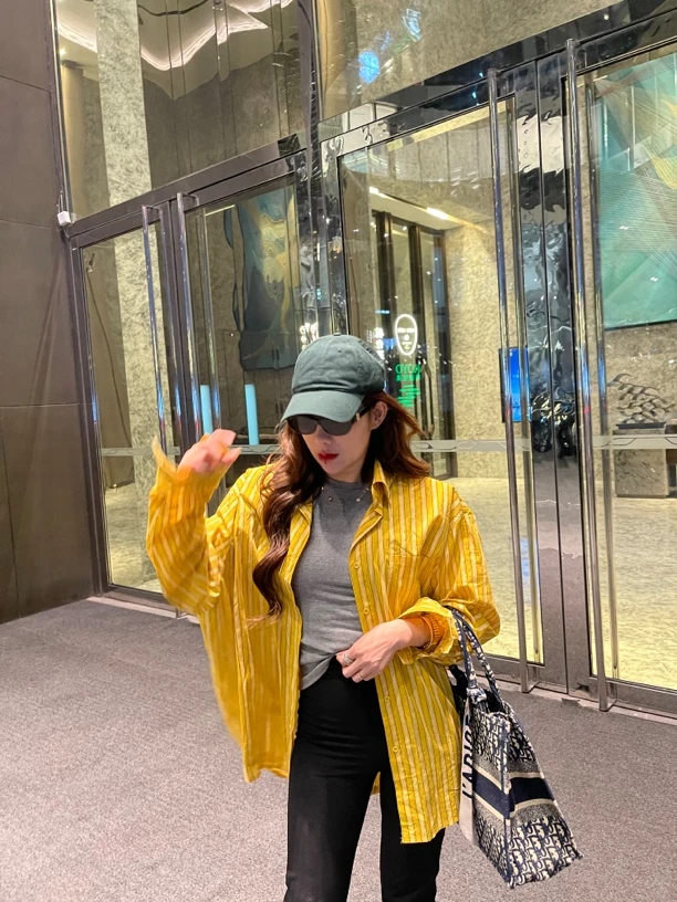 Miss家 韩版休闲嫩黄色条纹衬衣女中长款设计感小众上衣宽松衬衫