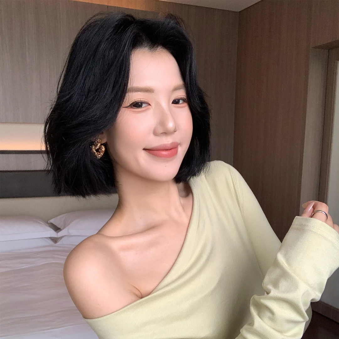 甜辣多多【维纳斯】早春法式荡领显瘦温柔长袖收腰内搭上衣（可三穿）