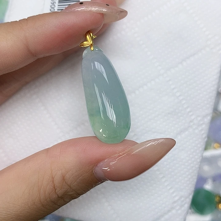 颈饰18K金镶嵌翡翠