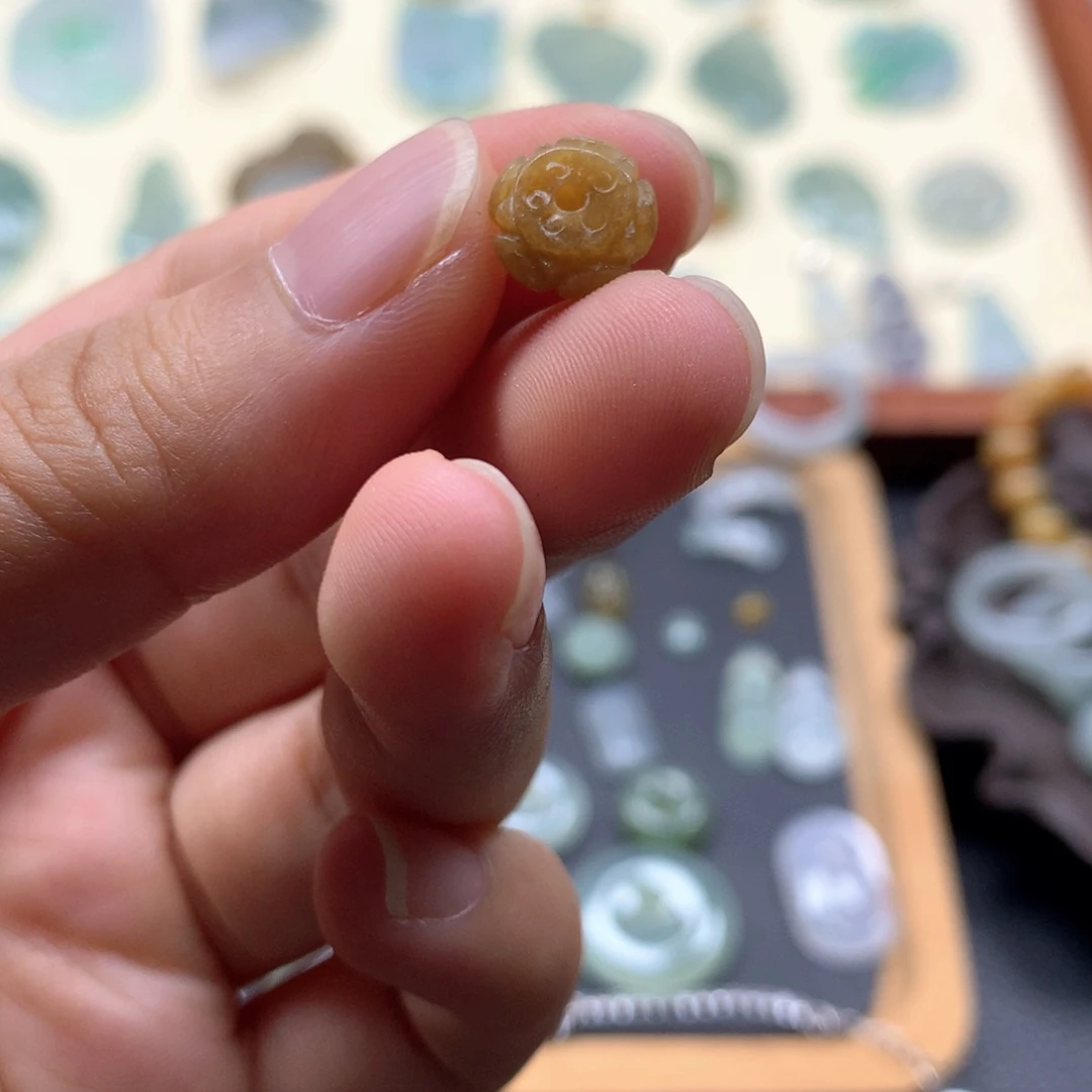 颈饰未镶嵌翡翠莲花珠