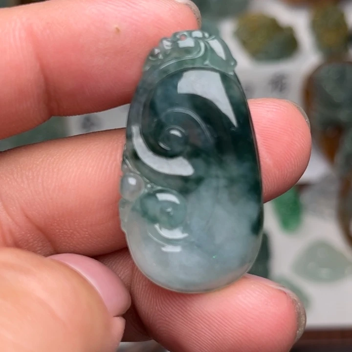 颈饰未镶嵌翡翠如意