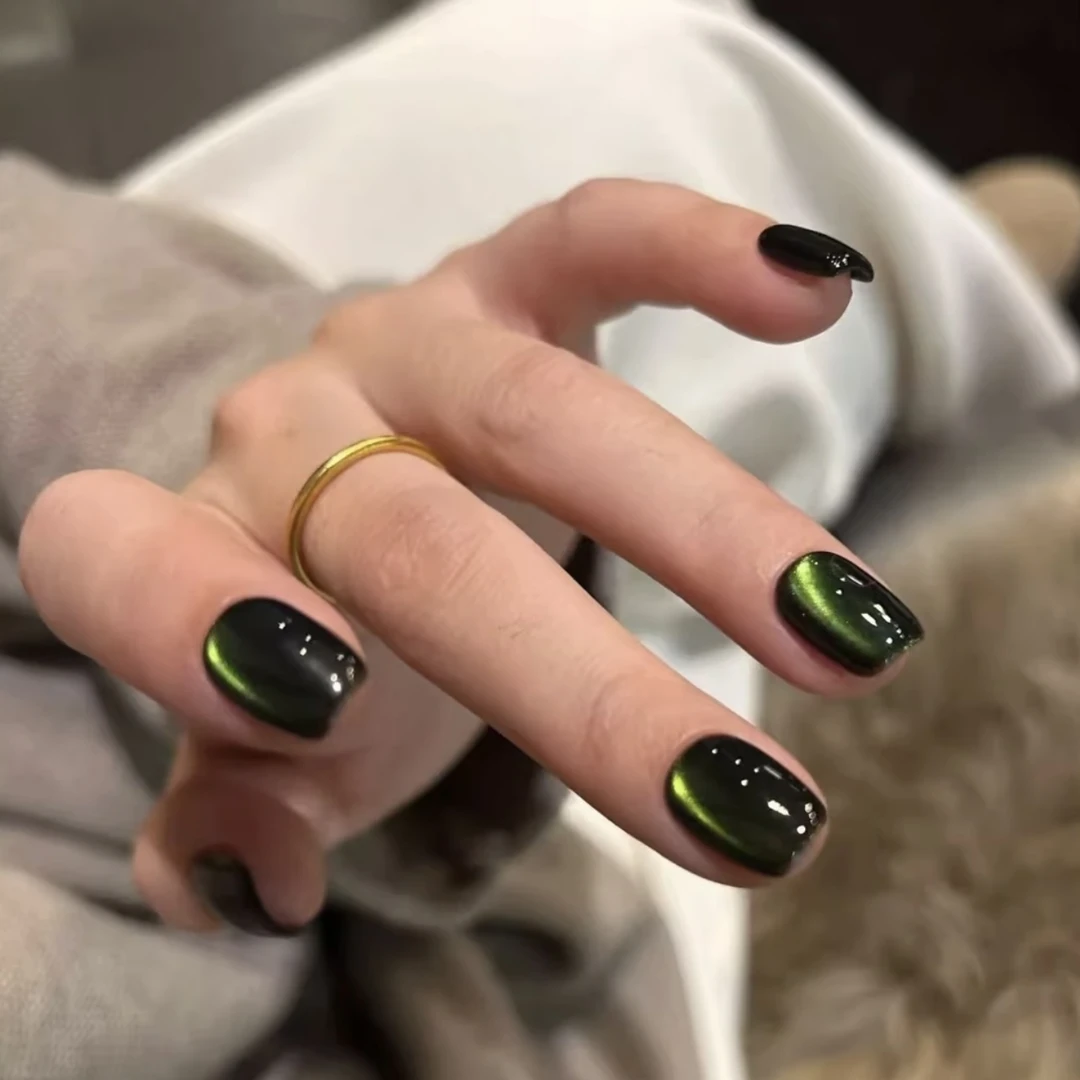 【暗夜绿】短款显白穿戴甲追光玻璃珠变色龙猫眼手工穿戴甲2025新款