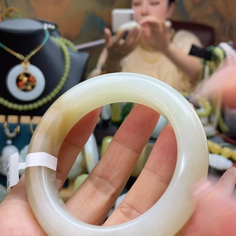 【闪购商品】未镶嵌手镯和田玉（糖玉）
