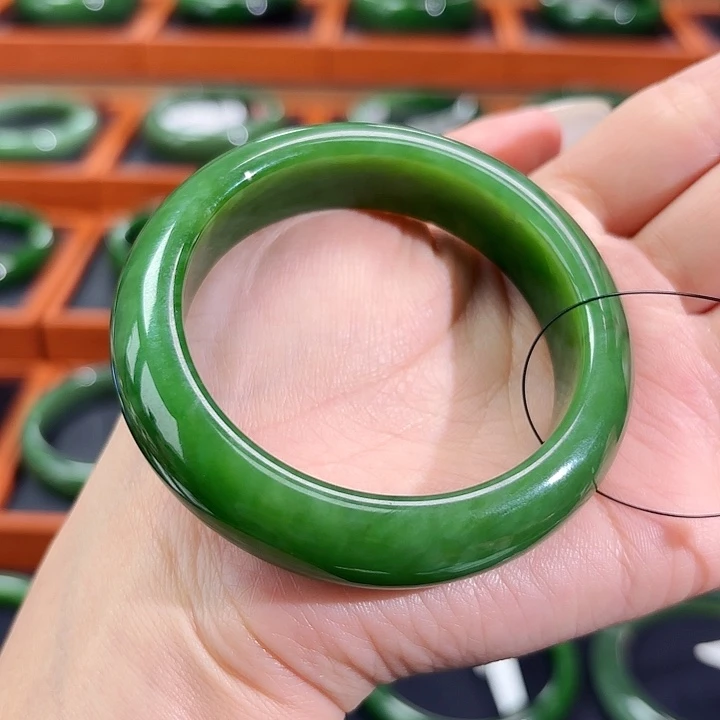 和田玉（碧玉）未镶嵌手镯