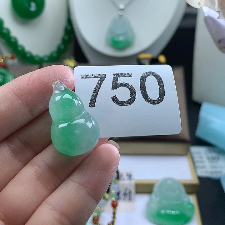 吊坠(赠链)未镶嵌翡翠