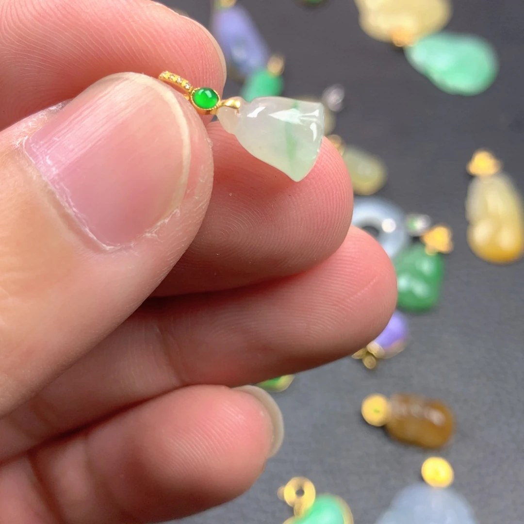 【闪购商品】颈饰18K金镶嵌翡翠翡翠