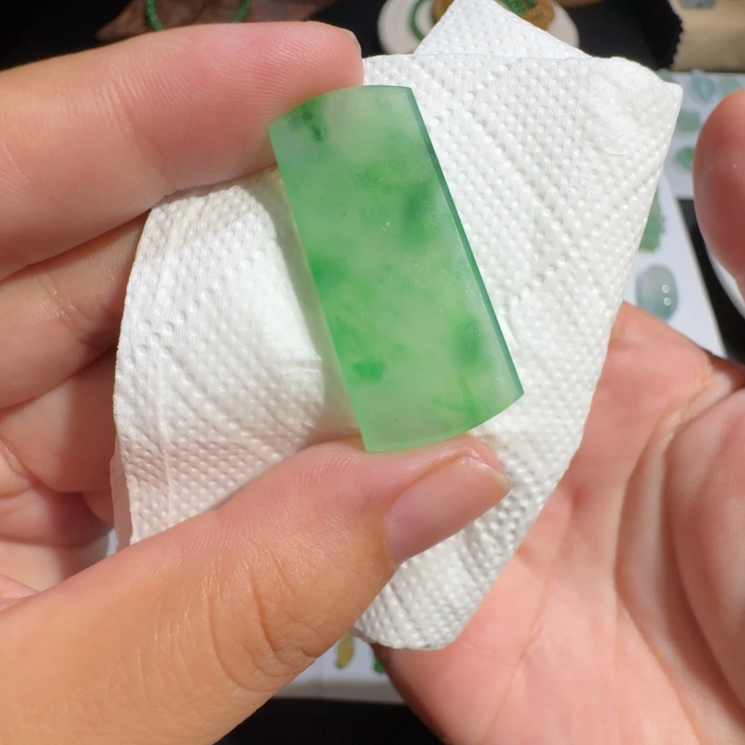 A***脆定制翡翠未镶嵌正冰飘绿花平安无事牌