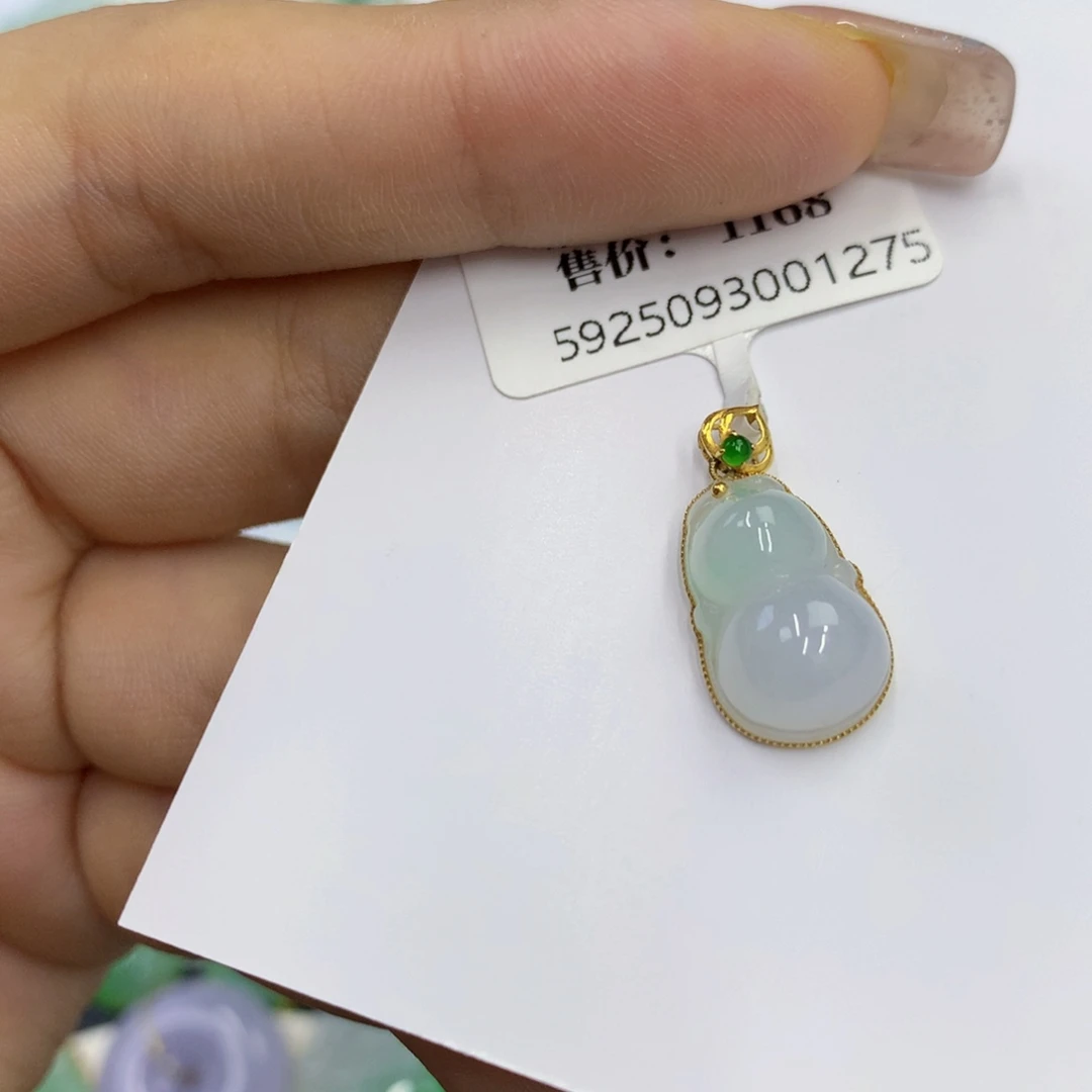 翡翠18K金镶嵌颈饰翡翠