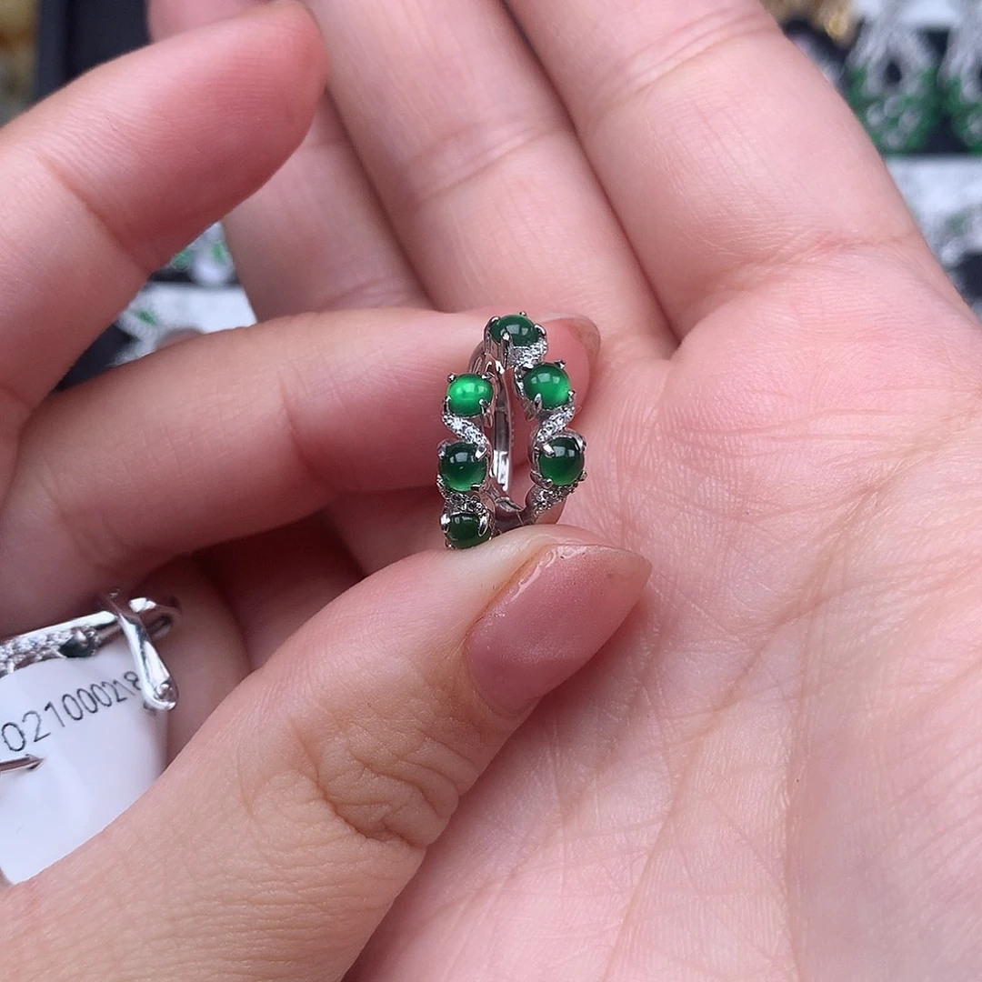 啊***迪翡翠银S925镶嵌耳饰