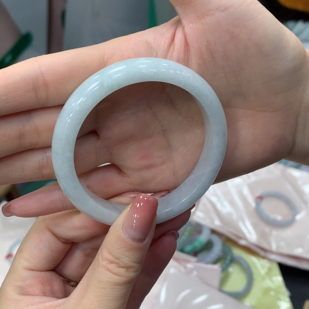 翡翠手镯未镶嵌小*甜买断