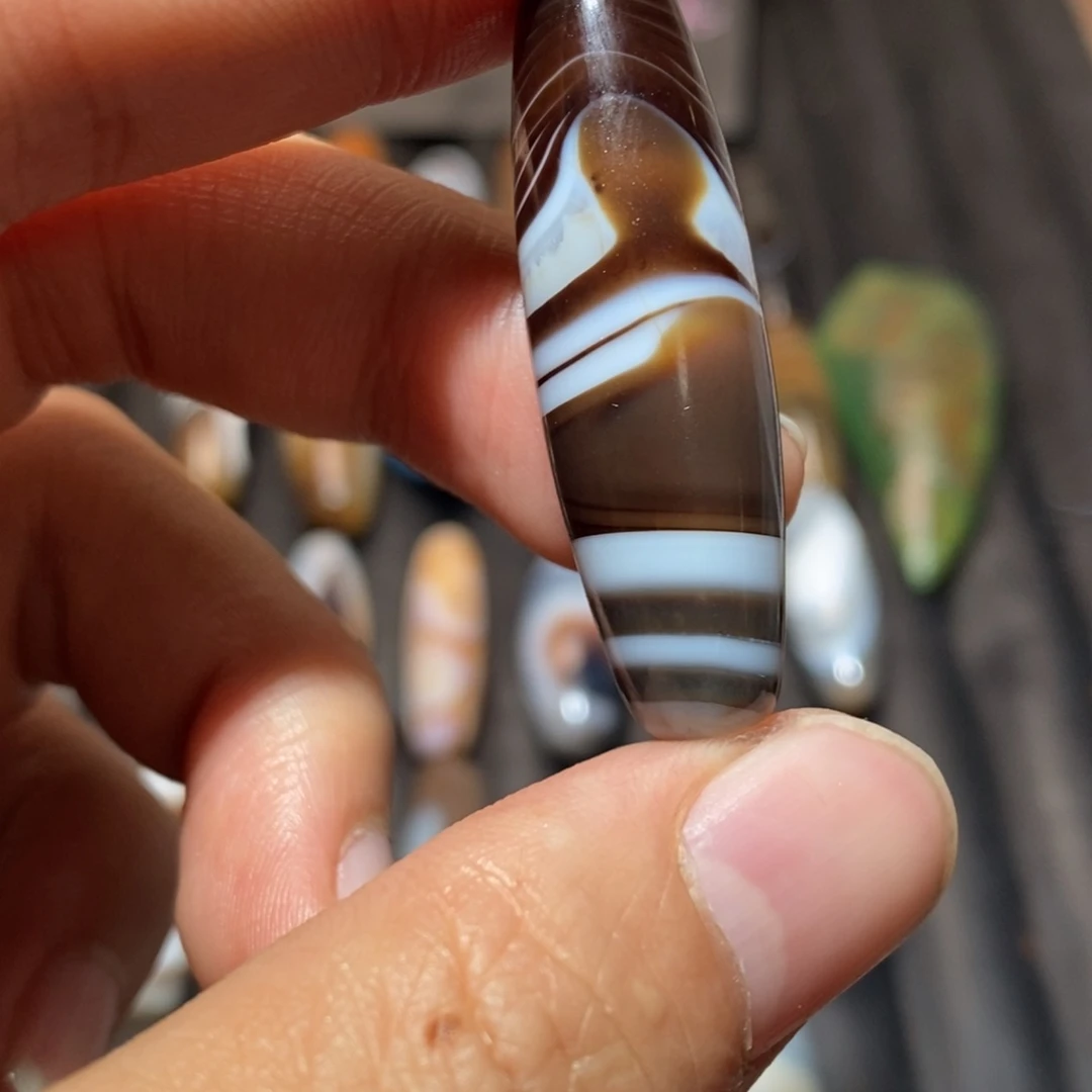 玛瑙/玉髓颈饰未镶嵌谷****。