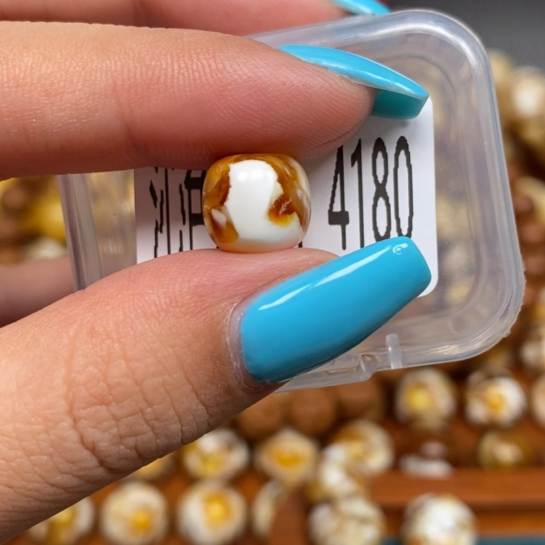 蜜蜡未镶嵌珠宝奇石4180