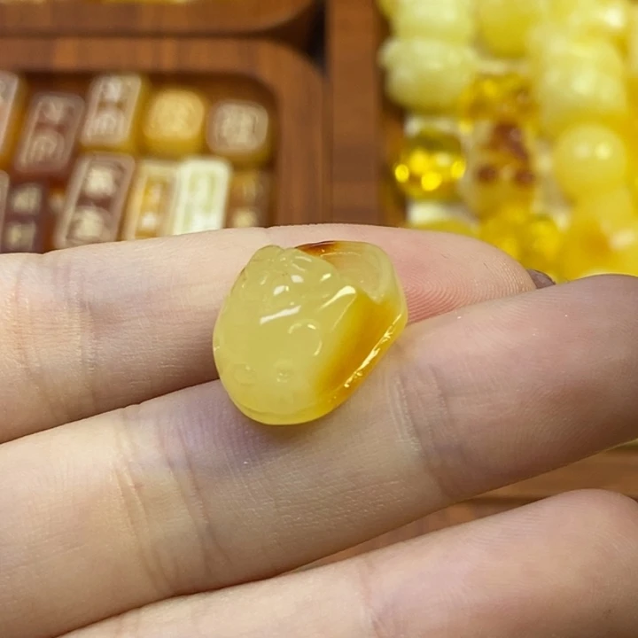 橄榄核吊坠小拖鞋