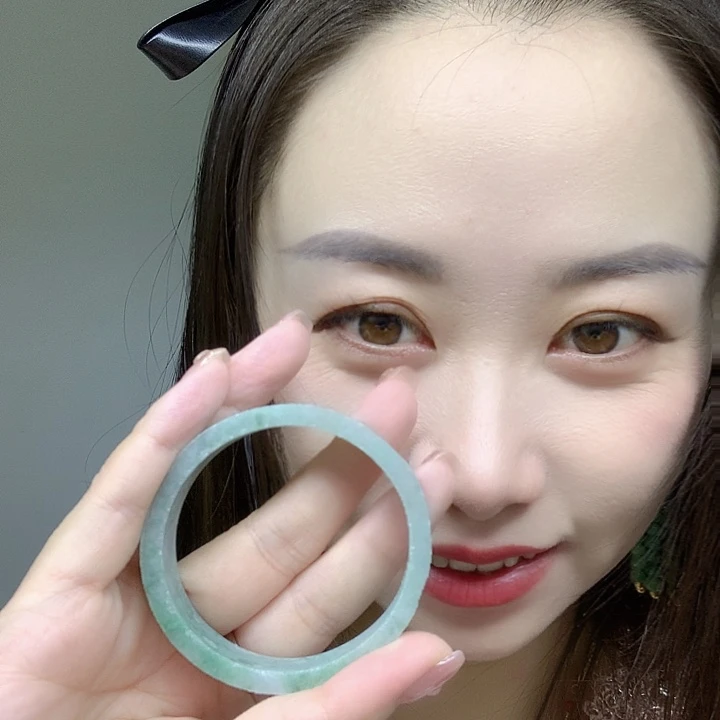 妖****翡翠未镶嵌颈饰翡翠手镯