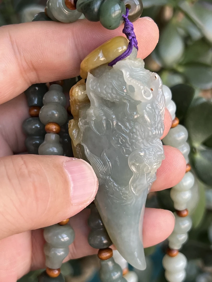 天然缅甸A货翡翠龙牙挂件
