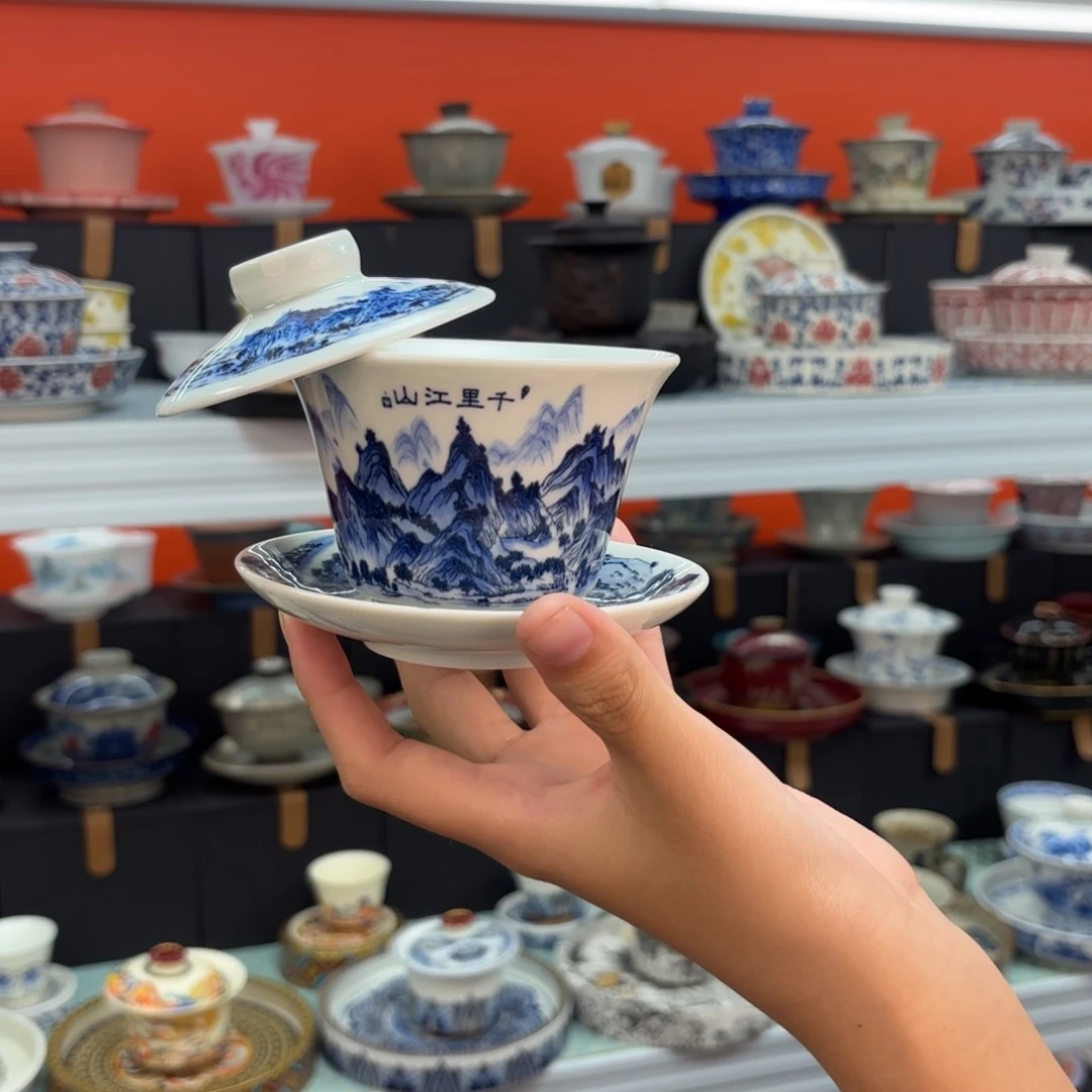 悬停车辆和车尾车都