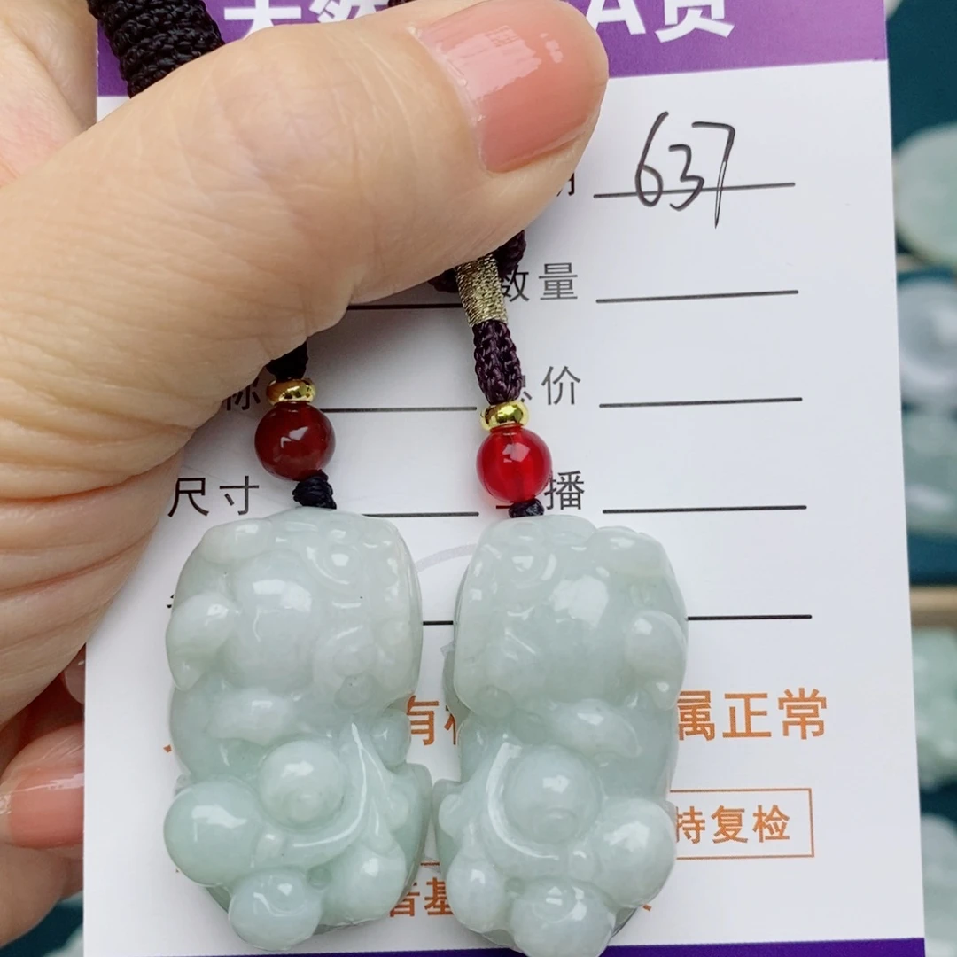 翡翠未镶嵌颈饰貔貅