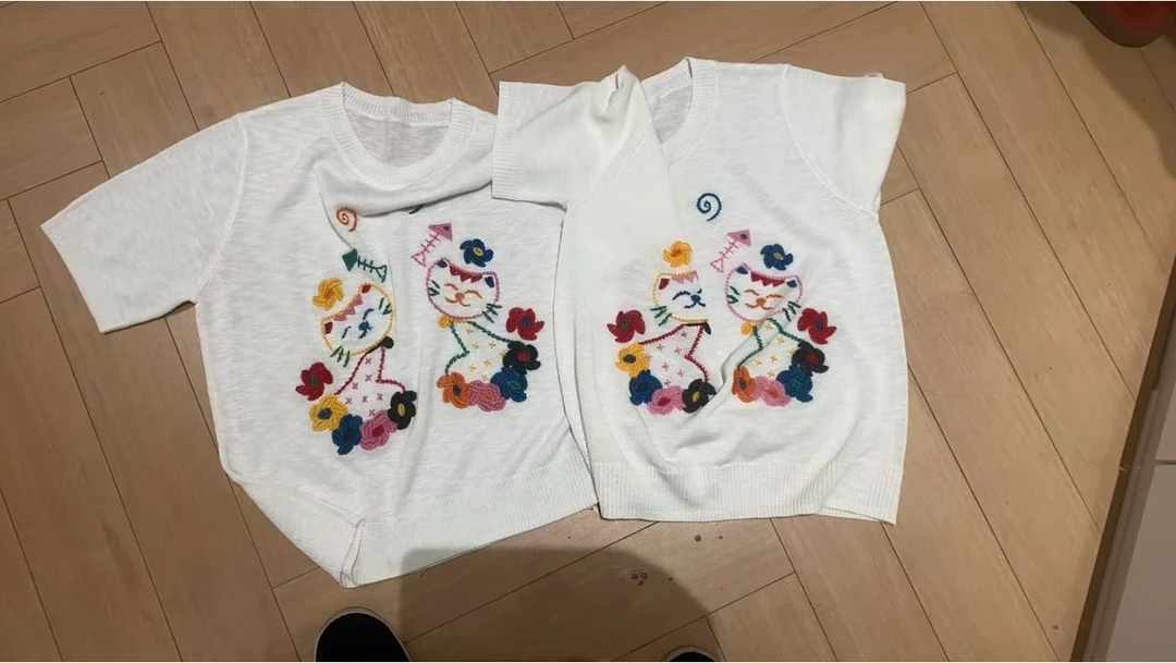 Pada.嘻&MY【猫咪小鱼】韩系甜美 精致刺绣针织T恤 0519 Hi Fortune