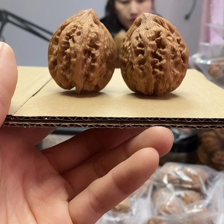 文玩核桃把件44大古石红皮