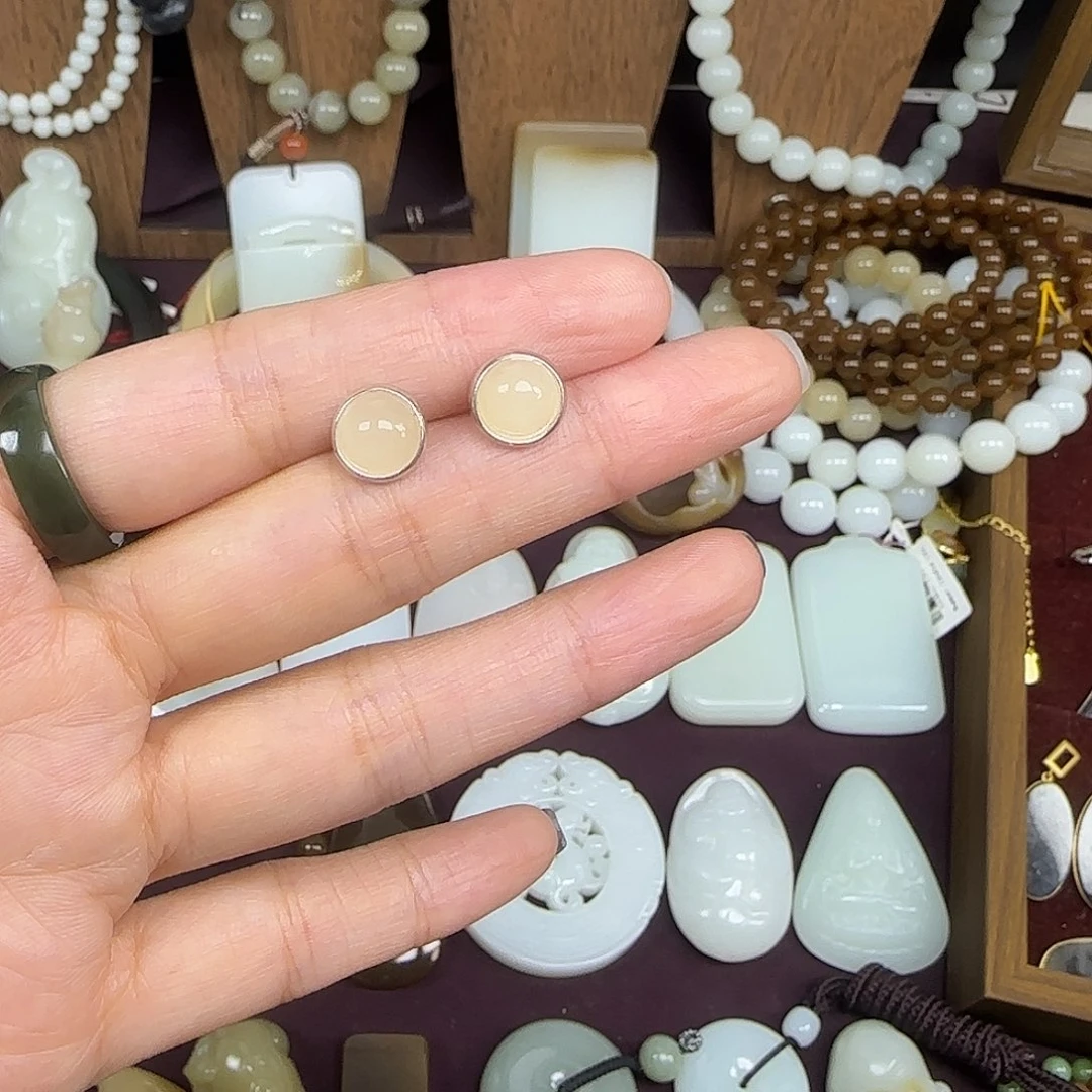 和田玉未镶嵌耳饰