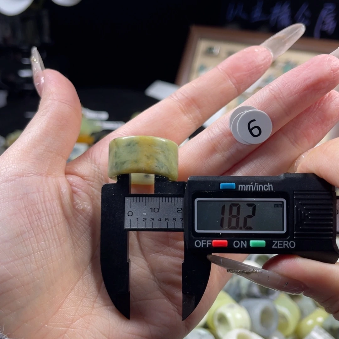 蛇纹石玉未镶嵌戒指