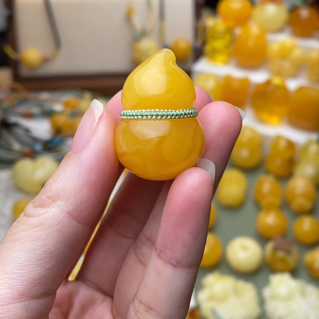 哦****琥珀未镶嵌颈饰葫芦