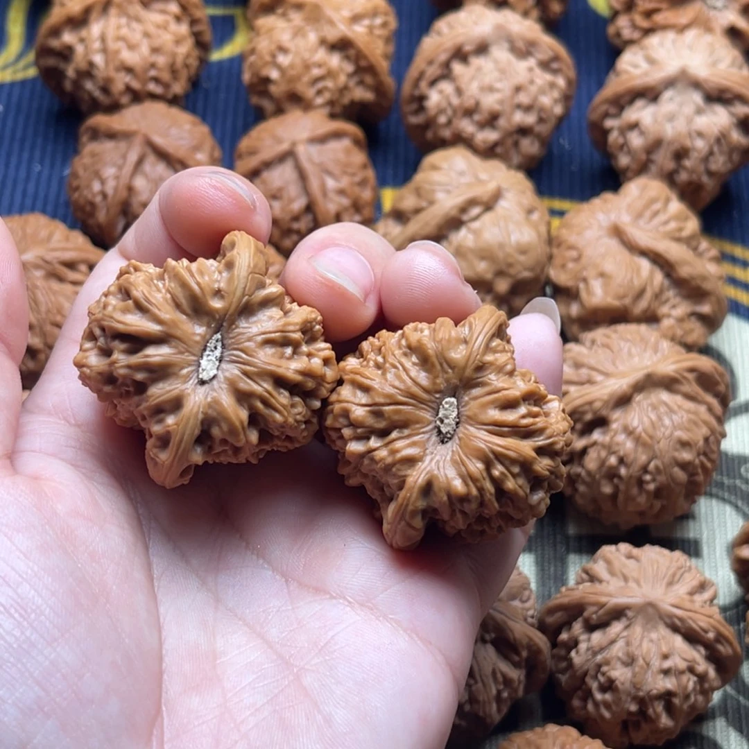 文玩核桃吊坠红酒杯37