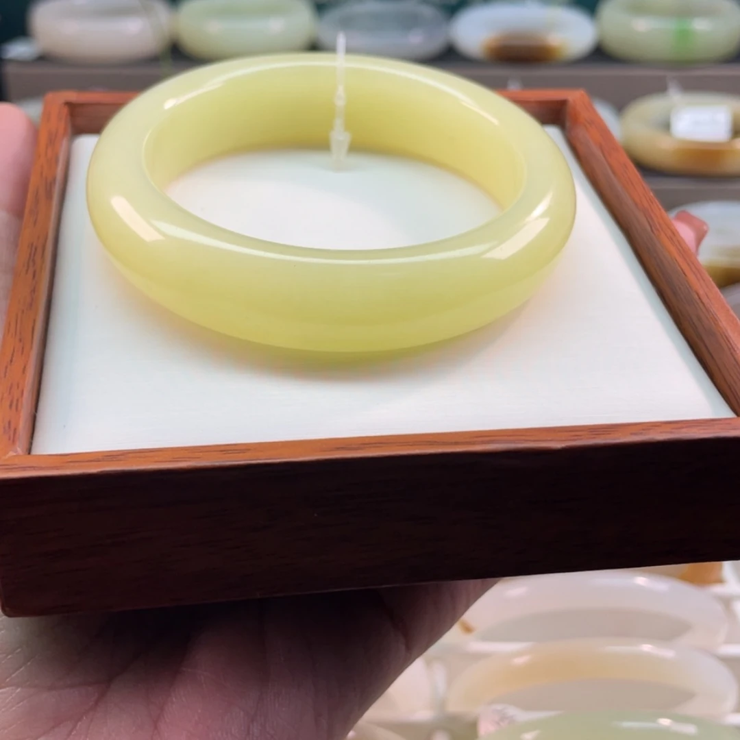 【闪购商品】和田玉手镯未镶嵌57