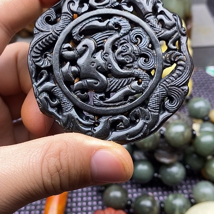 未镶嵌蛇纹石玉颈饰