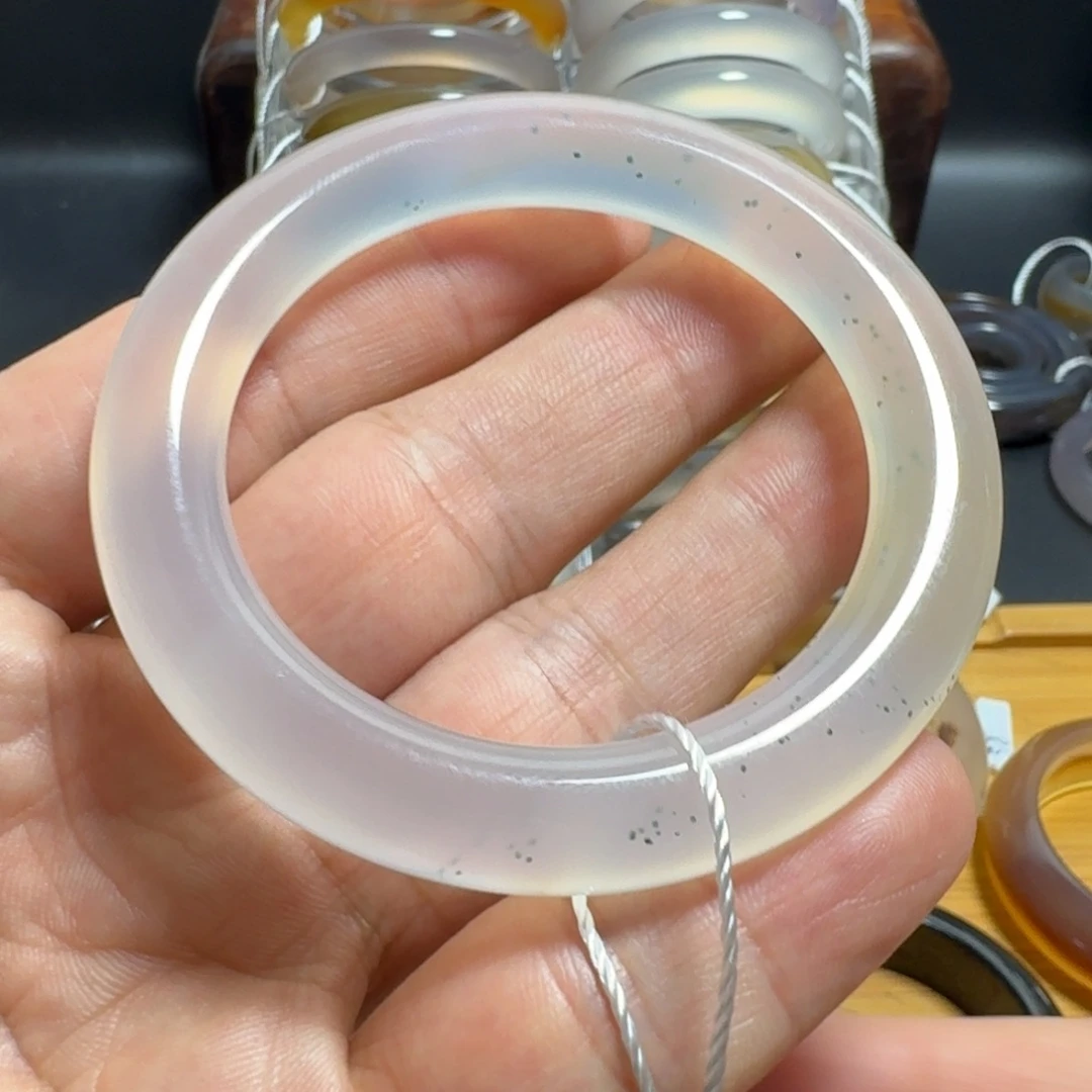 玛瑙/玉髓手镯未镶嵌53圆条绿沙