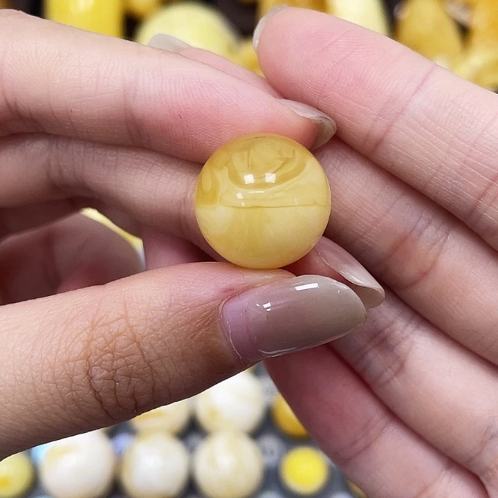 琥珀未镶嵌裸石16.2mm瑕 477