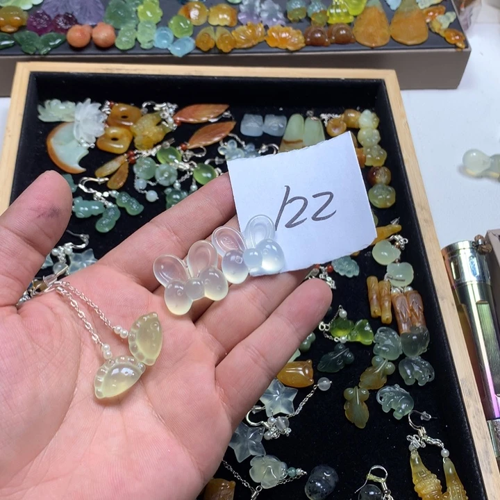 享***独合金蛇纹石玉耳钉