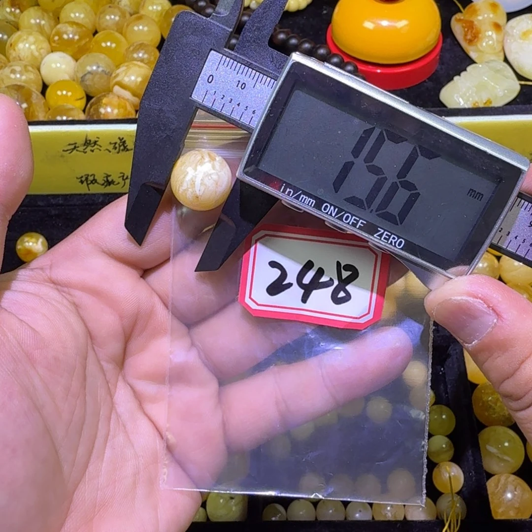 蜜蜡未镶嵌珠宝奇石