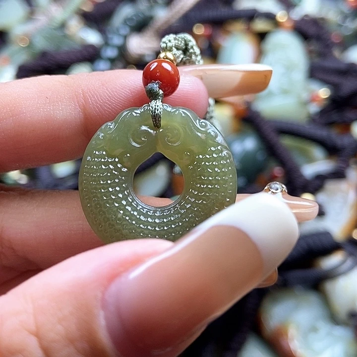 和田玉颈饰未镶嵌