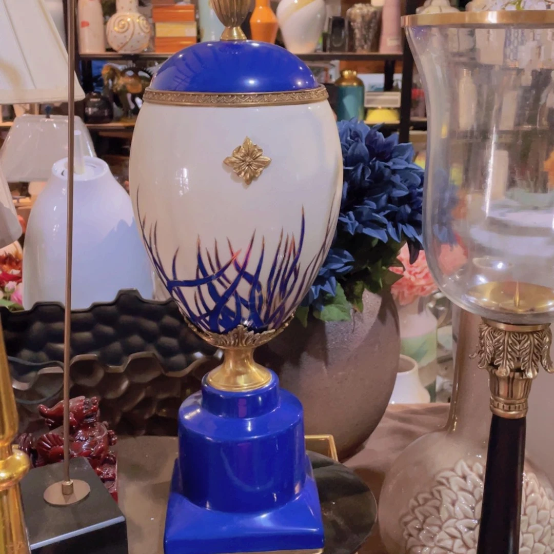 陶瓷花瓶，仿真绿植。